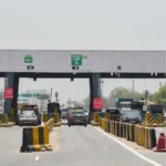 Toll Tax में 50% की कटौती: national highways पर सफर हुआ सस्ता, जानें नया फॉर्मूला और किसे मिलेगा सबसे ज़्यादा फायदा