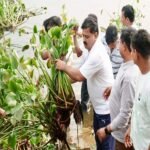 गृहमंत्री विजय शर्मा ने तालाब में स्वच्छता अभियान चलाया