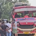Accident On The Bridge: पुल से नीचे गिरा हाइवा, ड्राइवर की मौके पर मौत