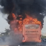 Massive fire in bus in Rajasthan : यात्रियों ने बचने के लिए कूदकर निकाला रास्ता