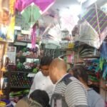 Chinese Manja Ban Raipur : रायपुर में बड़ी कार्रवाई, गोलबाजार की पतंग दुकानों पर छापा, भारी मात्रा में प्रतिबंधित ‘चाइनीज मांझा’ जब्त