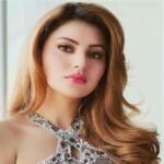 Urvashi Rautela : एक लाख गुलाबों से सजा उर्वशी रौतेला का सम्मान, फैंस के प्यार ने बनाया खास पल