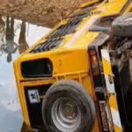 CG BREAKING : छत्तीसगढ़ में मातम’ दो भीषण सड़क हादसों में 5 की मौत, 33 घायल; सगाई से लौट रही पिकअप खाई में गिरी