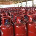 LPG Crisis India : देशभर में ECA लागू अब रिफाइनरियों को औद्योगिक गैस सीधे घरेलू ‘एलपीजी पूल’ में भेजने के आदेश