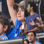 Ranbir And Alia Reached The Stadium With Raha : वानखेड़े में उमड़ा बॉलीवुड’ बेटी राहा के साथ टीम इंडिया को चीयर करने पहुंचे रणबीर-आलिया, वरुण और अनिल कपूर का भी दिखा जलवा