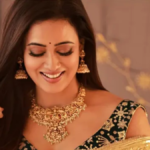 Shweta Tiwari Bold Look : 45 की उम्र में श्वेता तिवारी का कातिलाना अंदाज, स्लीवलेस ब्लाउज में इंटरनेट पर लगाई आग