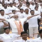 International Yoga Day 2026  : कोलकाता के रेड रोड पर पीएम मोदी ने किया योग, दिया फिटनेस का बड़ा मंत्र