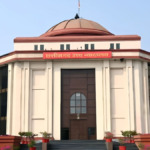सरकारी स्कूलों में मंत्रोच्चार अनिवार्य करने के आदेश को हाईकोर्ट में चुनौती, असंवैधानिक बताकर निरस्त करने की मांग