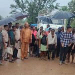 CG News : बाढ़ में फंसे 14 मजदूरों का सुरक्षित रेस्क्यू, पेड़ का सहारा लेकर बचाई जान, प्रशासन ने समय रहते किया बचाव