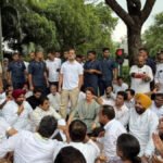 PM Residence Protest : पीएम आवास के बाहर प्रदर्शन के दौरान राहुल गांधी को पुलिस ने हिरासत में लिया, प्रियंका गांधी और अखिलेश यादव भी रोके गए