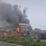पंजाब के पठानकोट में भीषण सड़क हादसा : पठानकोट-जालंधर हाईवे पर हादसे के बाद बवाल, बस में आग; 4 घायल