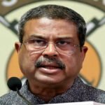 ‘कॉकरोच’ के आगे झुकी मोदी सरकार’ शिक्षामंत्री धर्मेंद्र प्रधान ने इस्तीफा दिया