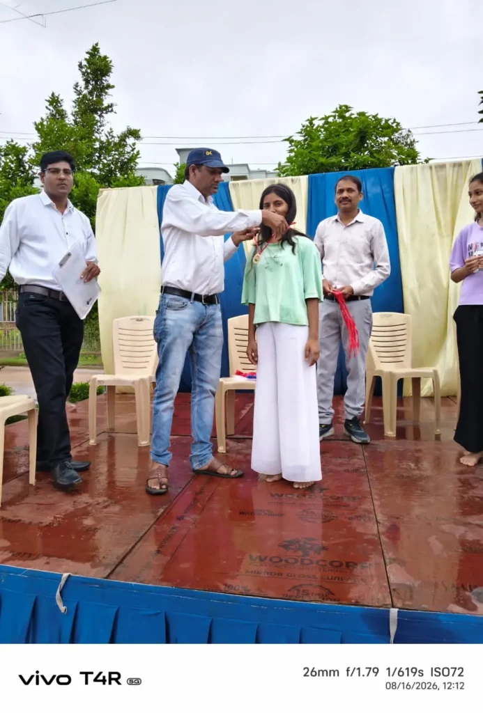 अमलीडीह पुलिस कॉलोनी में ‘एक शाम जवानों के नाम’: देशभक्ति गीतों और नृत्यों से गूंजा परिसर, जवानों ने बांधा समां