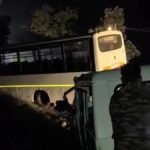CG Road Accident News : UP से हैदराबाद जा रही बस की बोलेरो से जोरदार भिड़ंत, मजदूर की मौत’ कई घायल