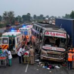 Telangana Bus Accident: 43 यात्रियों से भरी बस की ट्रक से जोरदार टक्कर, 6 लोगों ने गंवाई जान