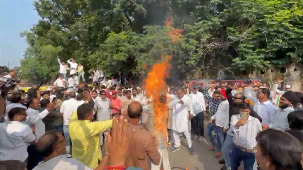 Chhattisgarh SIR Protest : SIR के मुद्दे पर कांग्रेस का प्रदेशभर में प्रदर्शन, रायपुर में PM और CEC का पुतला दहन