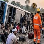 CG Road Accident : तेज रफ्तार बस सड़क किनारे पलटी, 12 यात्री घायल, मची अफरा-तफरी