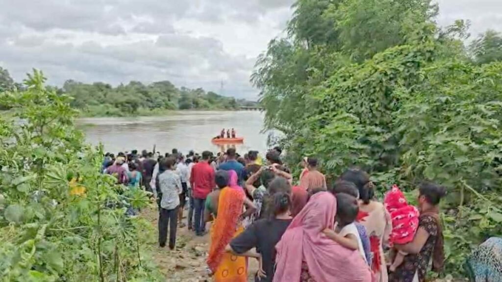 CG NEWS : अरपा नदी में बहे दो बच्चे, तलाश में जुटी SDRF की टीम’ गोताखोरों के देर से पहुंचने पर लोगों ने जताई नाराजगी