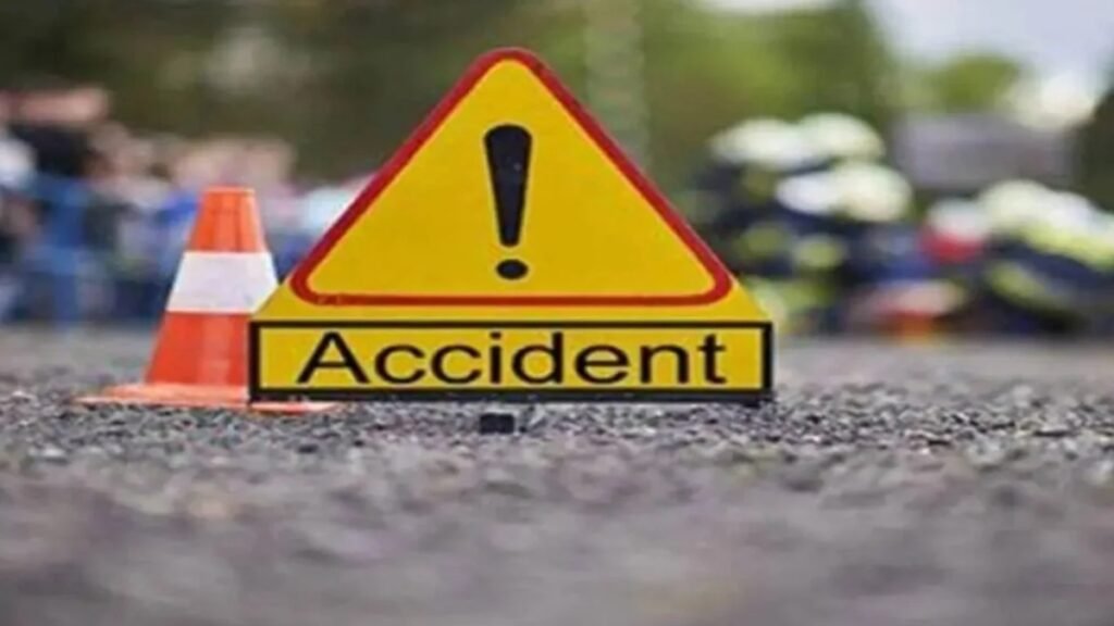 CG Road Accident : NH-53 पर दर्दनाक हादसा’ ट्रक की टक्कर से ट्रैक्टर के उड़े परखच्चे, 3 युवकों की मौत, 1 गंभीर घायल