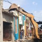 Rawatpura Phase-2 Bulldozer Action : रावतपुरा फेस-2 में निगम की बड़ी कार्रवाई, बिना नक्शा पास कराए बने मकानों पर चला बुलडोजर