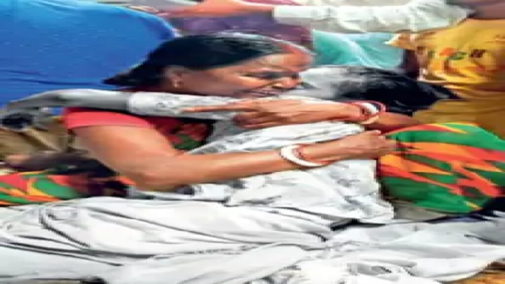 Vaishali Boat Accident: नाव में छेद से भरा पानी और फिर पलट गई नाव! 13 बच्चों की मौत से गांव में मातम