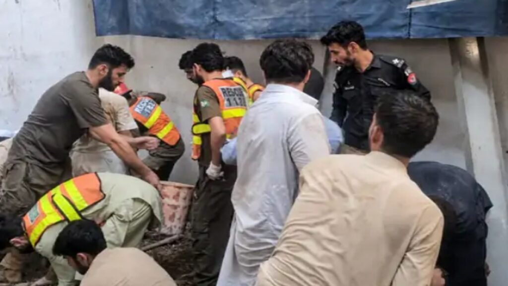 Pakistan School Roof Collapse: स्कूल की छत गिरने से 28 बच्चों समेत 29 की मौत, 40 से ज्यादा घायल