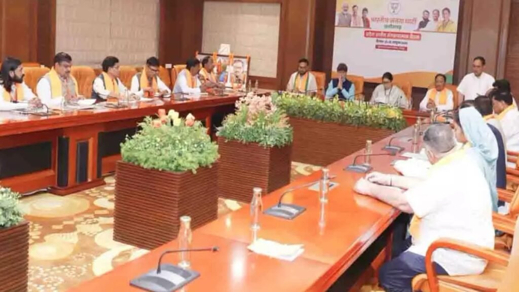CG News : छत्तीसगढ़ में मंत्रियों के कामकाज पर उठे सवाल, स्मृति ईरानी ने दी सुधार की नसीहत!