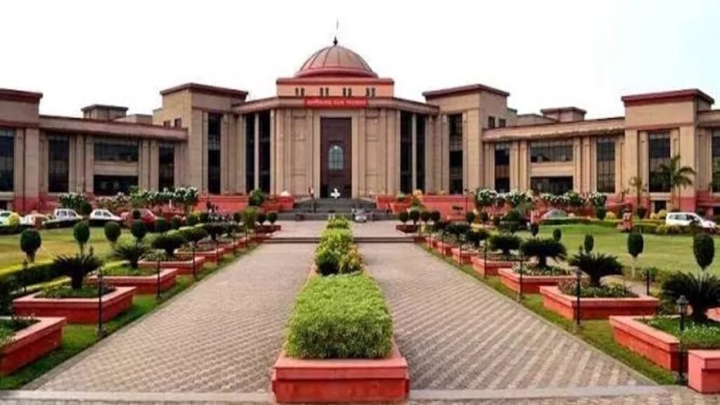 High Court Order : 90 दिन में आदेश का पालन नहीं किया, आबकारी कमिश्नर और अपर आयुक्त को हाईकोर्ट का नोटिस