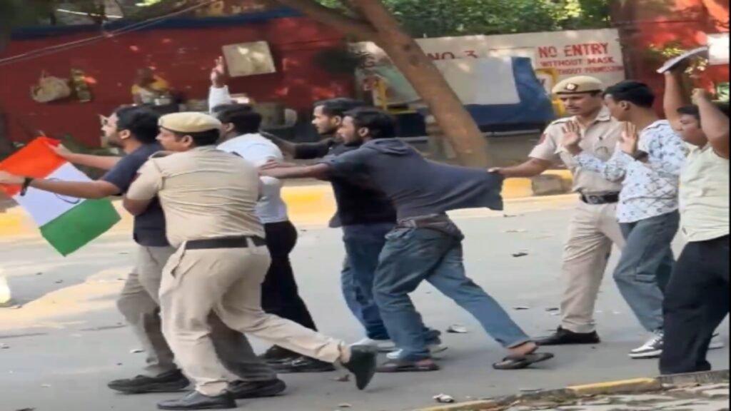 CJP Leaders Detained: दिल्ली में CJP नेताओं पर पुलिस का एक्शन, सौरभ दास समेत कई कार्यकर्ताओं को लिया हिरासत में